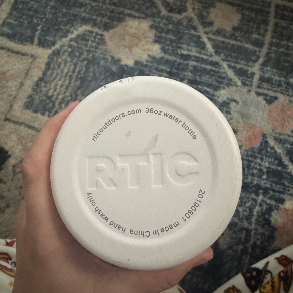 Rtic Water Bottle 36oz - Picture 4 of 4